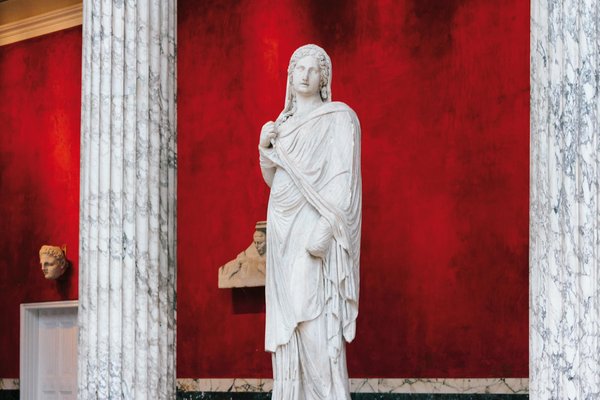 L'essence de la communication non verbale en ballet : analyse et mise en scène expressive