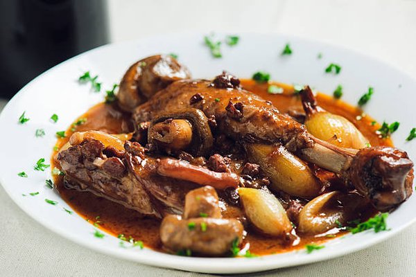 Les meilleurs accompagnements pour un coq au vin savoureux